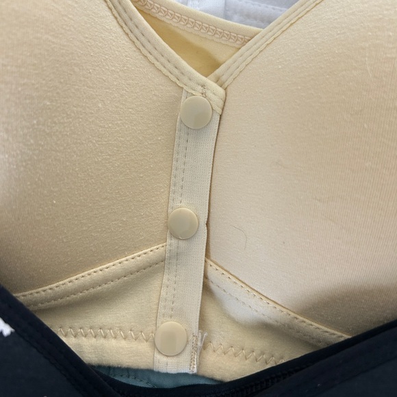 Bras - Picture 3 of 5